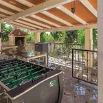 Дом отдыха Gorgeous In With Kitchen *