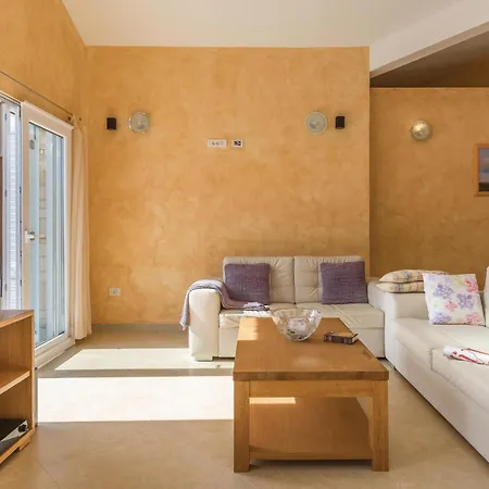 Gorgeous In With Kitchen