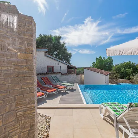 Holiday home Gorgeous In With Kitchen Medulin