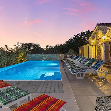 Holiday home Gorgeous In With Kitchen Medulin