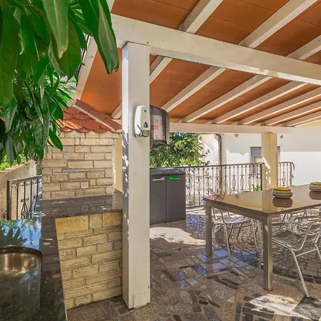 Holiday home Gorgeous In With Kitchen *