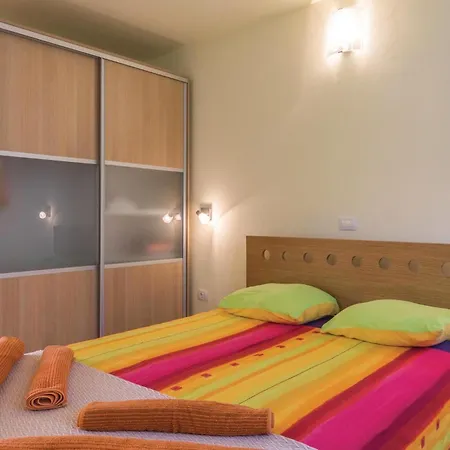 Ferienhaus Gorgeous In With Kitchen *