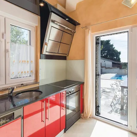 Ferienhaus Gorgeous In With Kitchen *