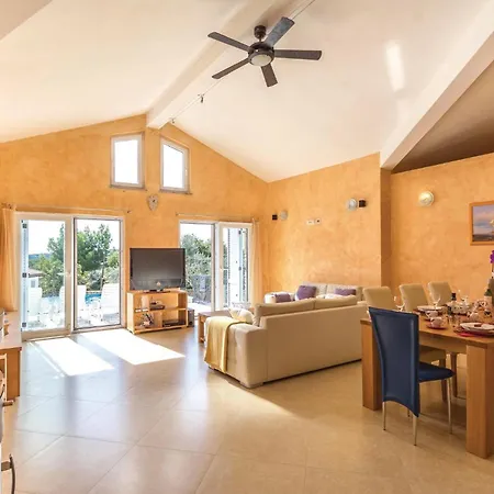 Gorgeous In With Kitchen