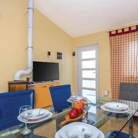 Ferienhaus Gorgeous In With Kitchen *