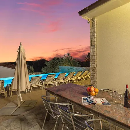 Gorgeous In With Kitchen