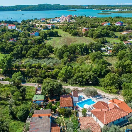 Ferienhaus Gorgeous In With Kitchen *