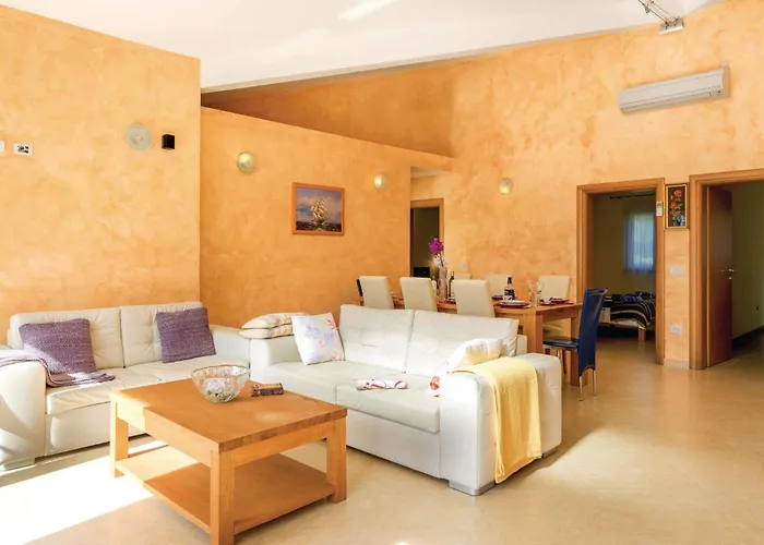 Дом отдыха Gorgeous In With Kitchen Медулин