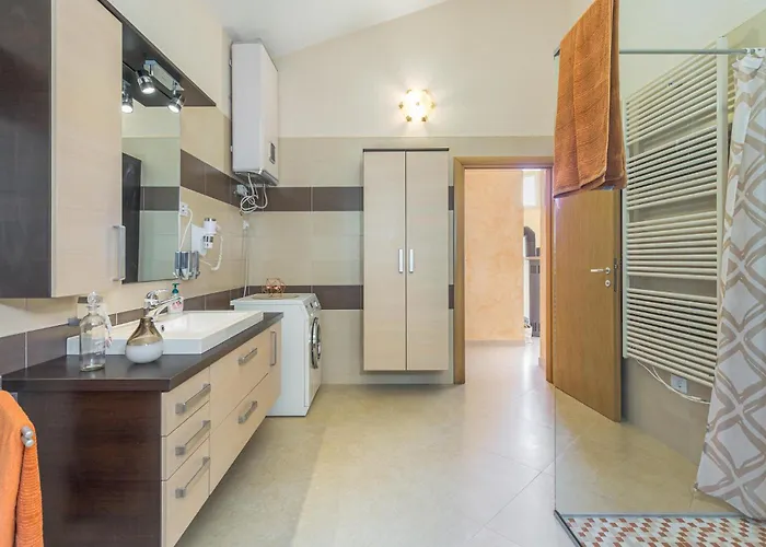 Gorgeous In With Kitchen Медулин