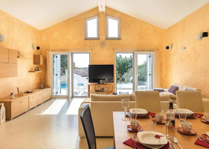 Gorgeous In With Kitchen