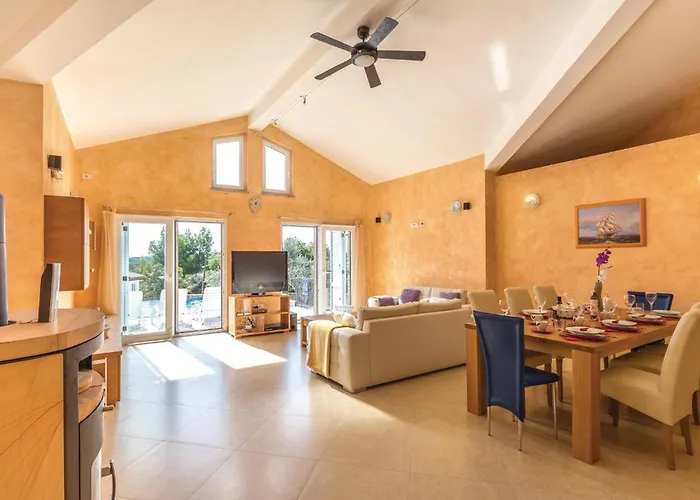 Gorgeous In With Kitchen