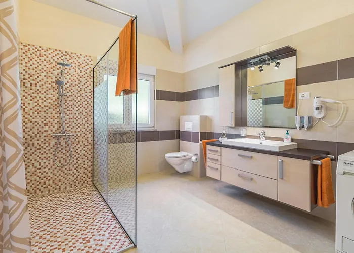 Gorgeous In With Kitchen Медулин