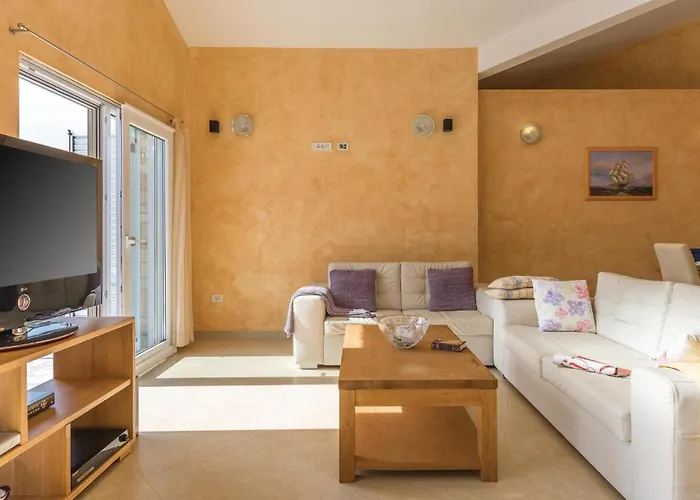 Gorgeous In With Kitchen