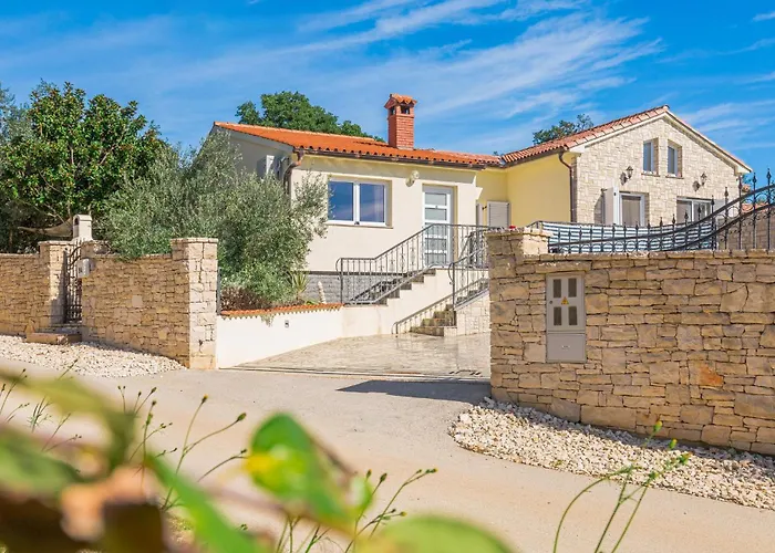 Gorgeous In With Kitchen 메덜린