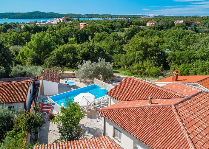 Дом отдыха Gorgeous In With Kitchen Медулин